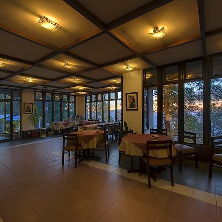 Arcadian Blue Pines Hotel เมอร์รี ภายนอก รูปภาพ